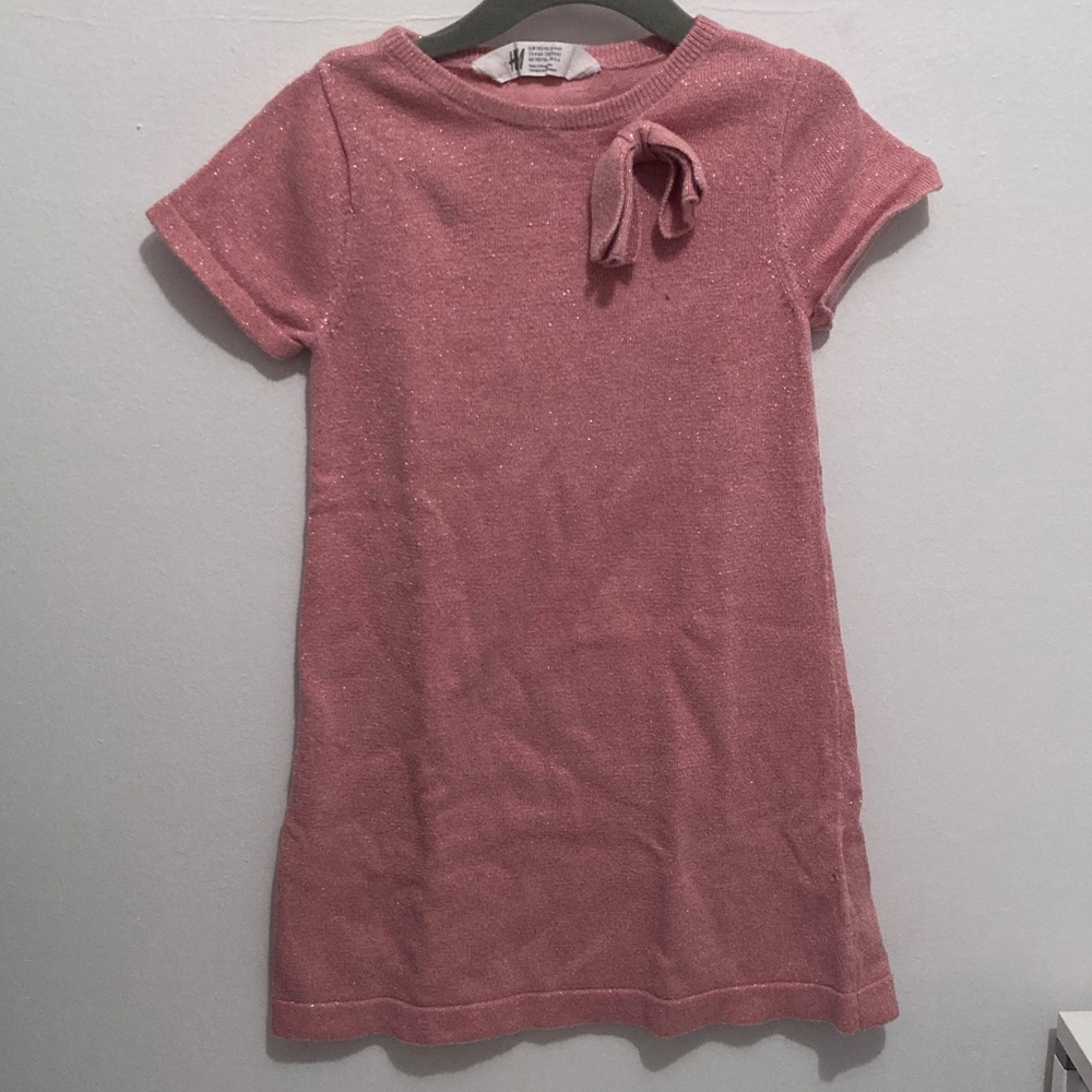 H&M 4-6Y Pink Knit dress with Bow Detail and shimmer. Defects pictured